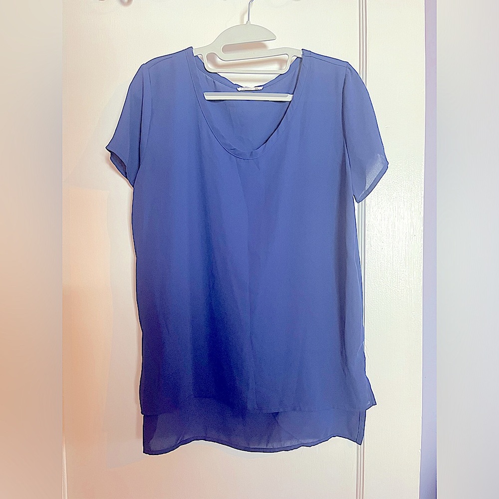 Women’s shortsleeved chiffon blouse with vented sides, size M, by Soprano